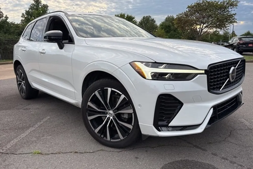 2023 Volvo XC60 B5 Plus photo 1