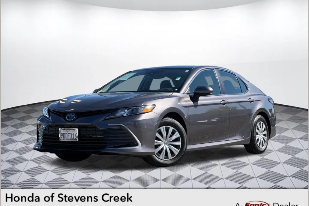 2023 Toyota Camry Hybrid LE photo 1