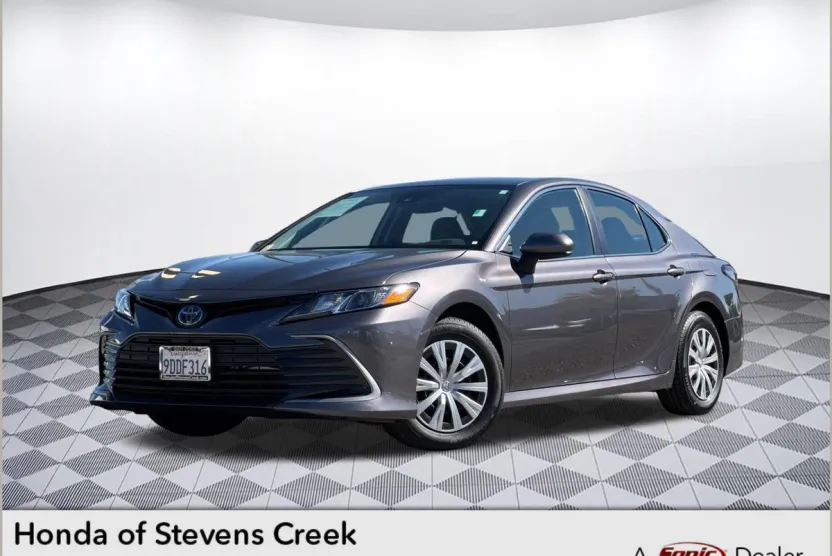 2023 Toyota Camry Hybrid LE photo 1