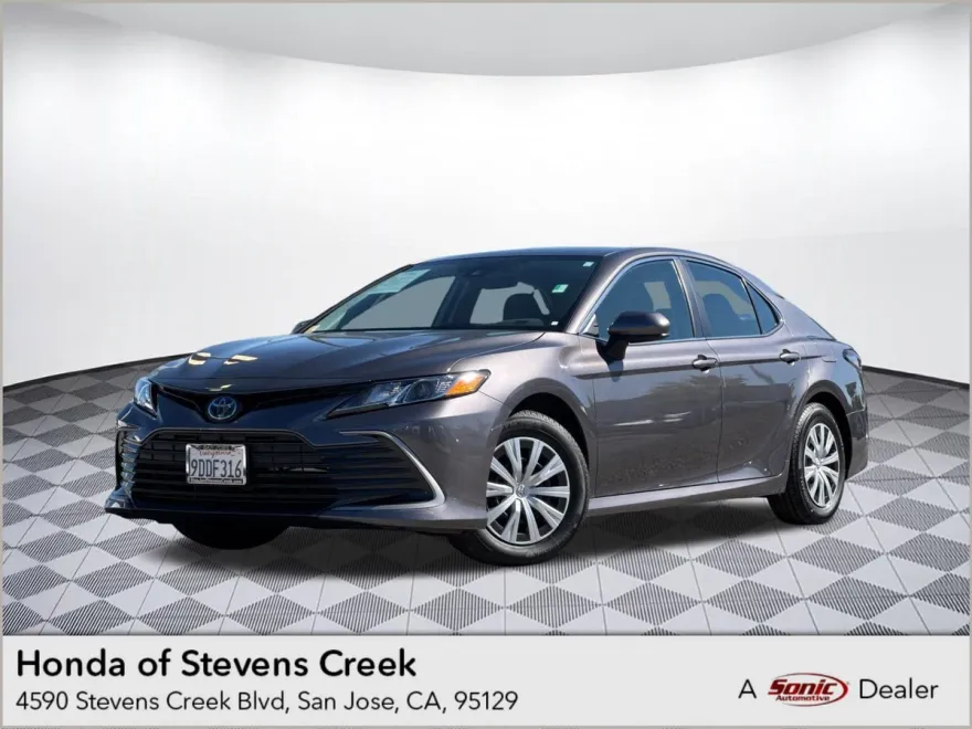 2023 Toyota Camry Hybrid LE photo 1
