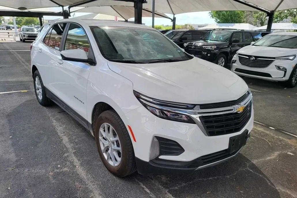 2024 Chevrolet Equinox LT photo 1
