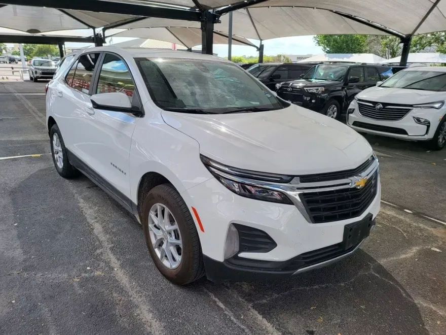 2024 Chevrolet Equinox LT photo 1