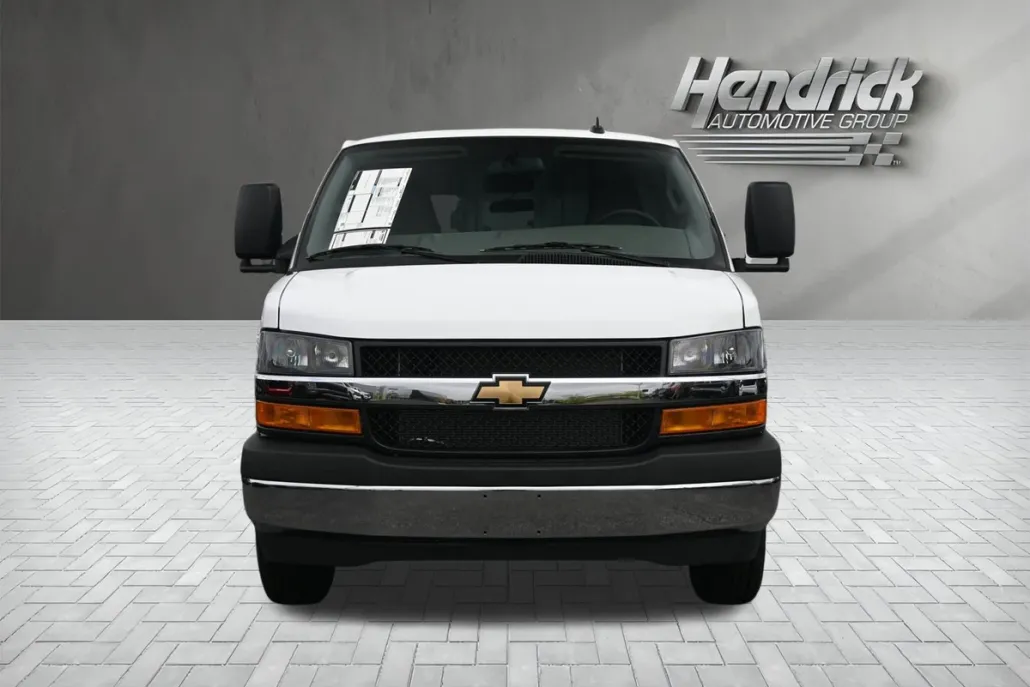 2024 Chevrolet Express Cutaway 3500 photo 1