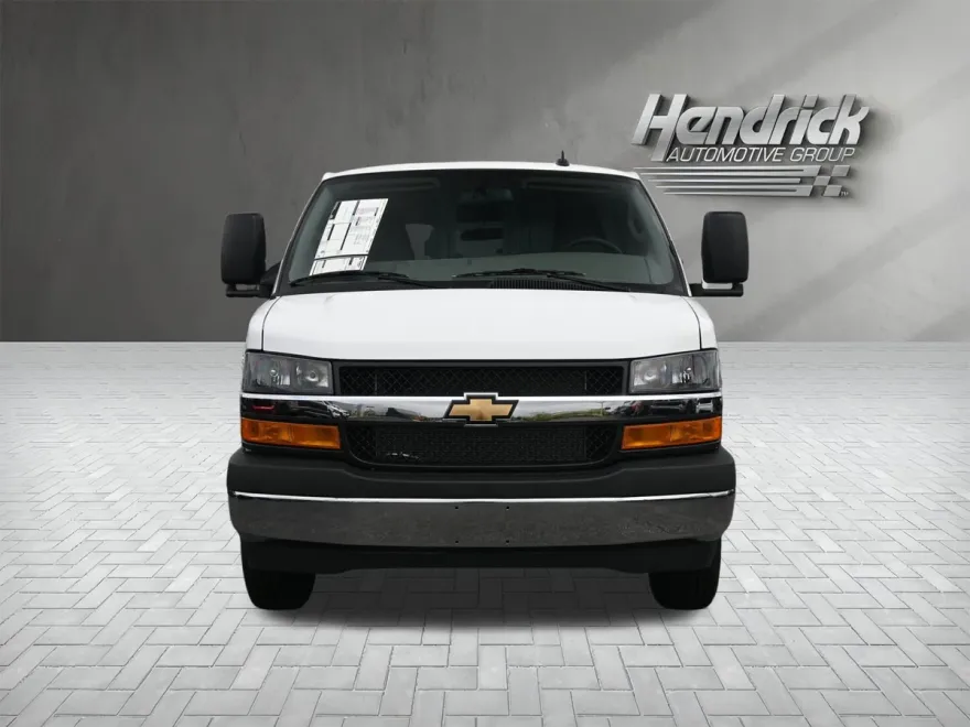 2024 Chevrolet Express Cutaway 3500 photo 1