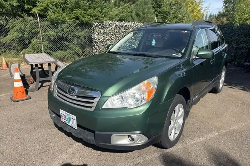 2012 Subaru Outback 2.5i Premium photo 1