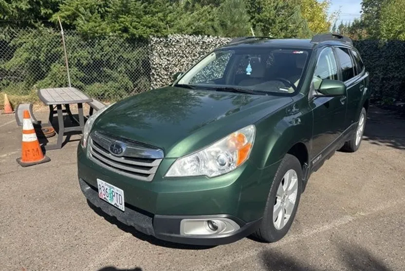 2012 Subaru Outback 2.5i Premium photo 1