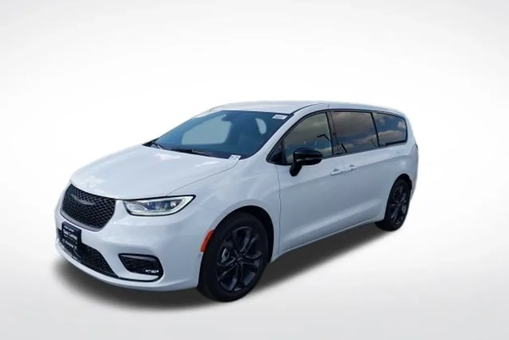 2026 Chrysler Pacifica photo 1