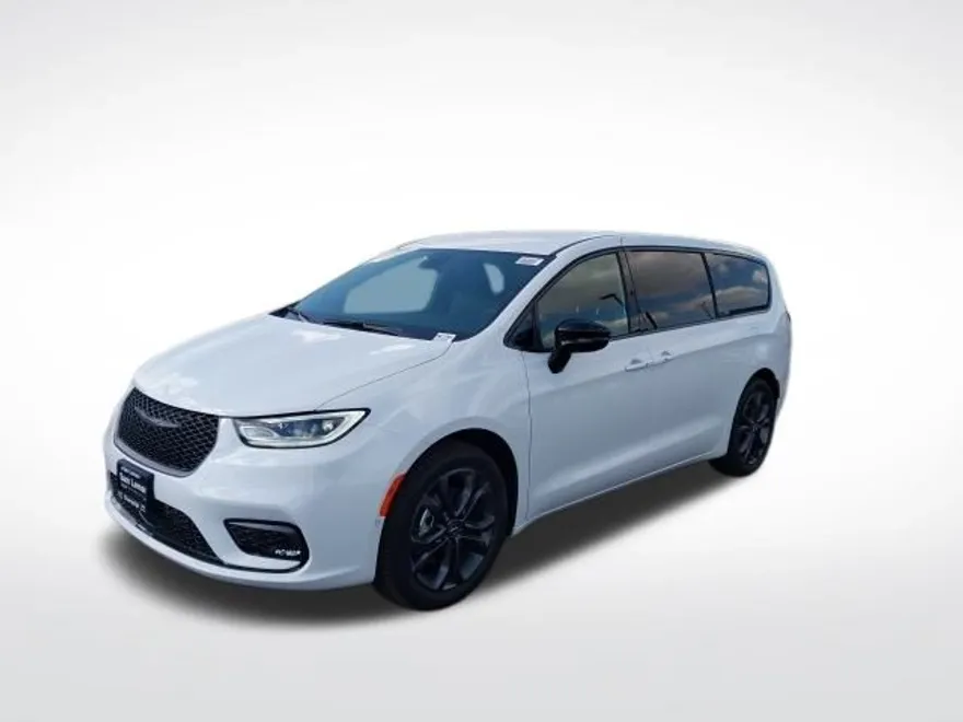 2026 Chrysler Pacifica photo 1
