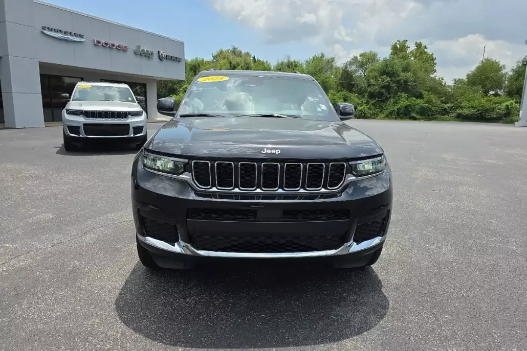 2025 Jeep Grand Cherokee Laredo X photo 1
