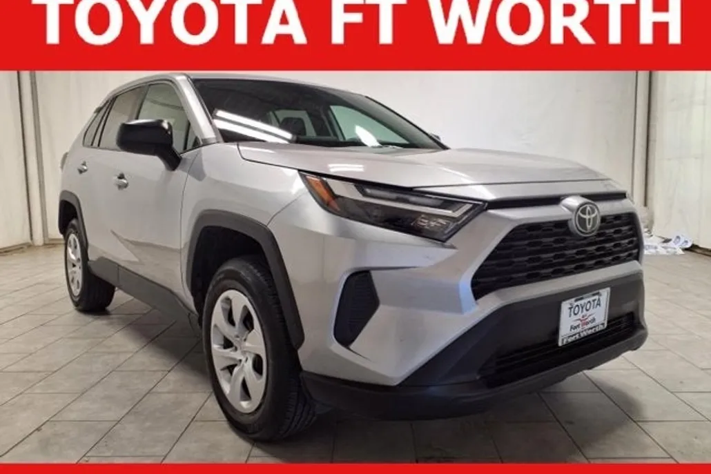 2024 Toyota RAV4 LE photo 1