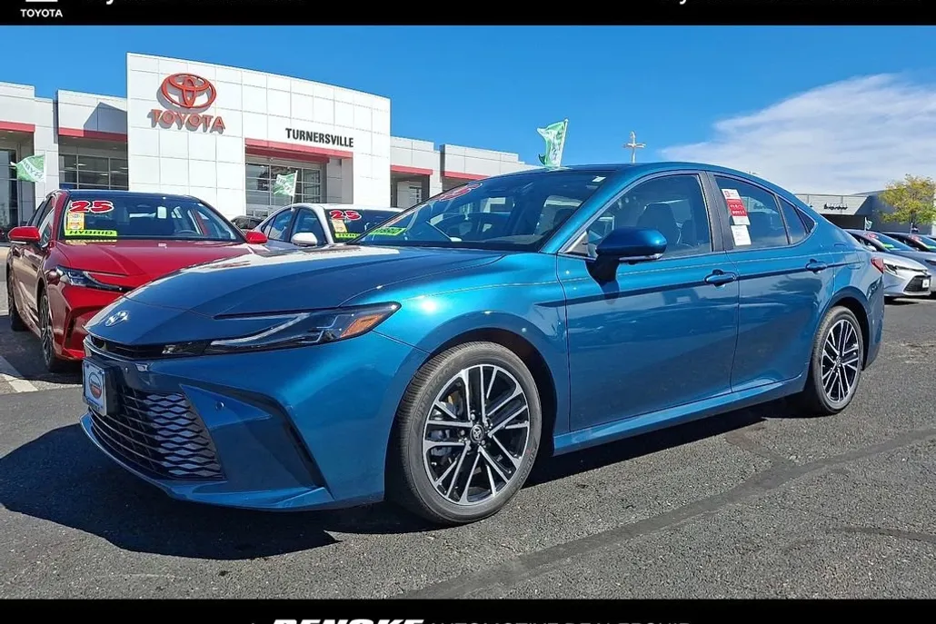 2025 Toyota Camry XLE photo 1