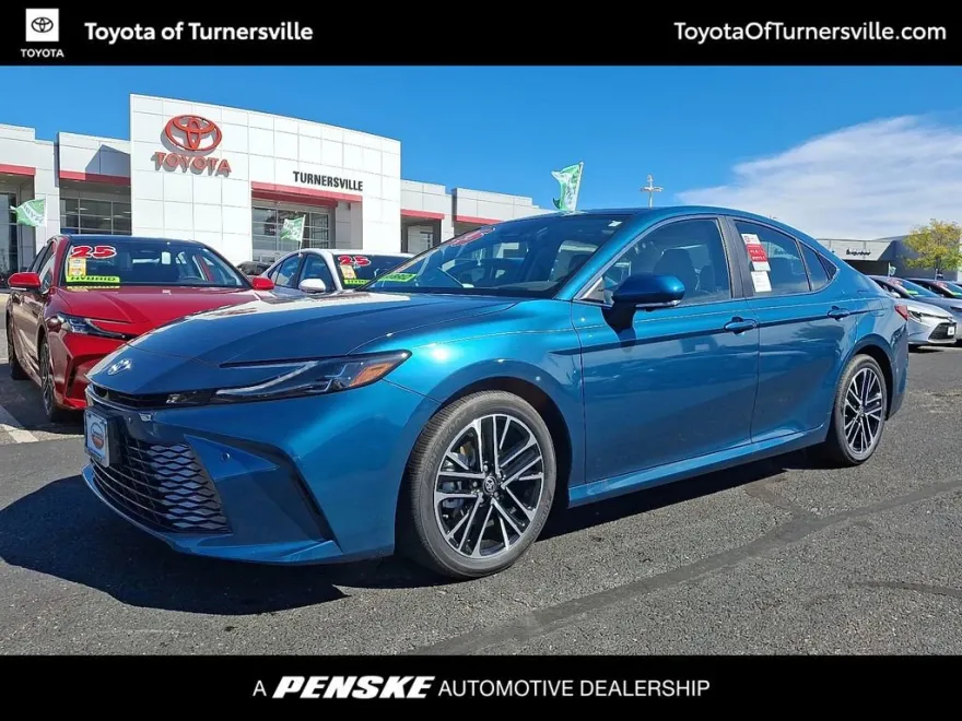 2025 Toyota Camry XLE photo 1