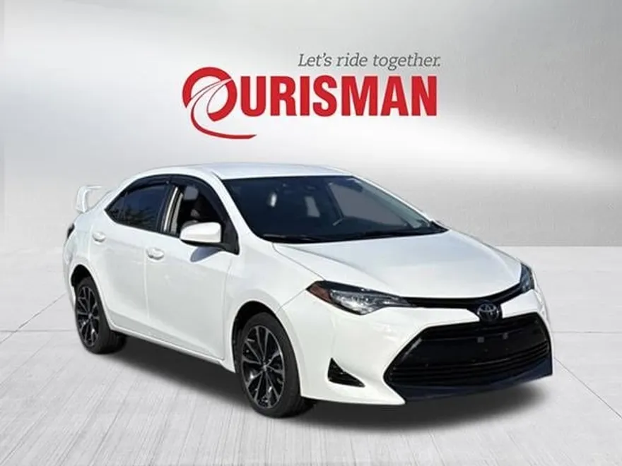 2017 Toyota Corolla LE photo 1