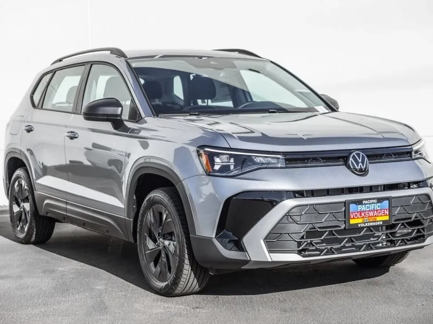 2025 Volkswagen Taos S photo 1