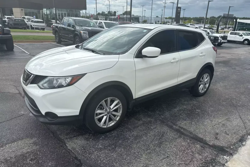2019 Nissan Rogue Sport S photo 1