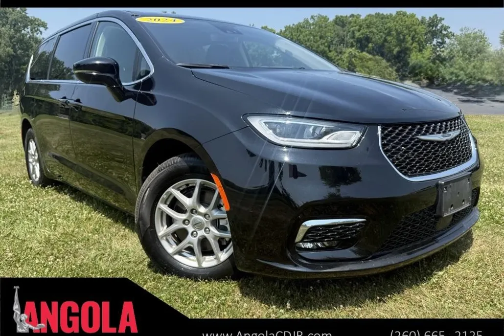 2024 Chrysler Pacifica Touring L photo 1