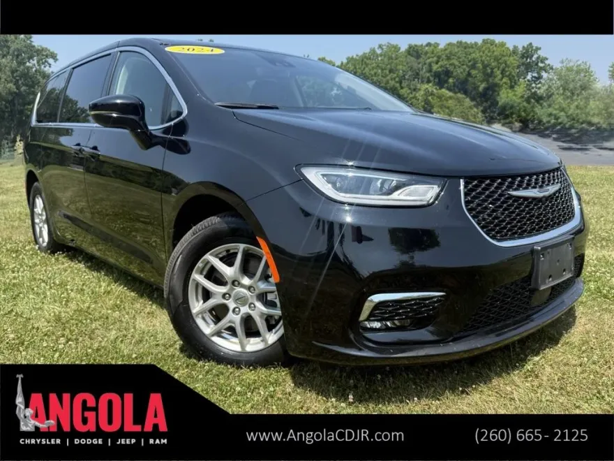 2024 Chrysler Pacifica Touring L photo 1