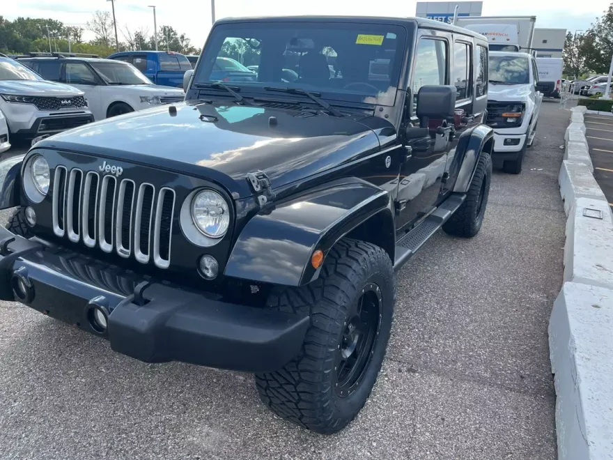 2019 Jeep Wrangler Unlimited Sahara photo 1