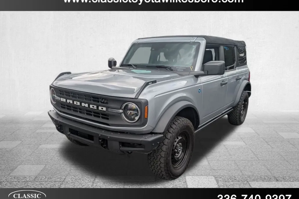 2023 Ford Bronco Black Diamond photo 1