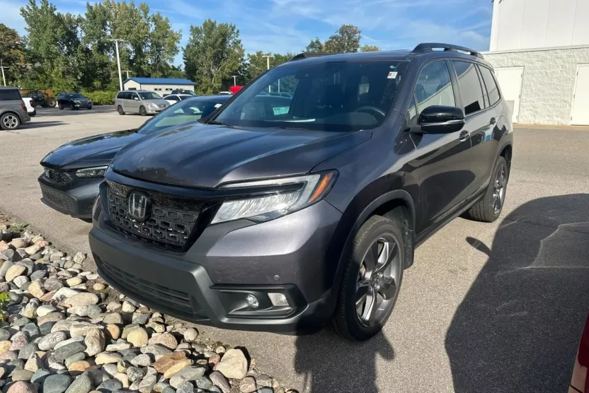 2019 Honda Passport Touring photo 1
