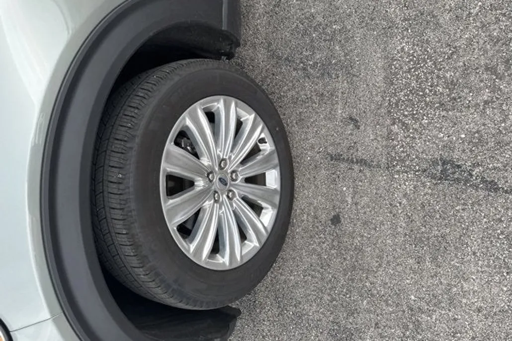 2020 Ford Explorer Limited photo 1