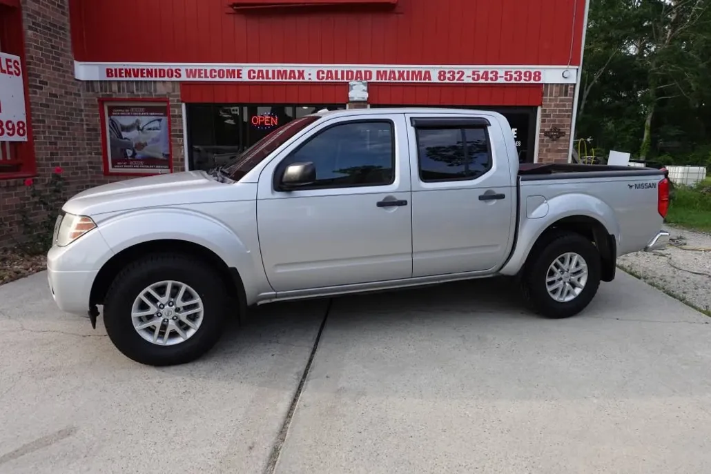 2016 Nissan Frontier SV photo 1