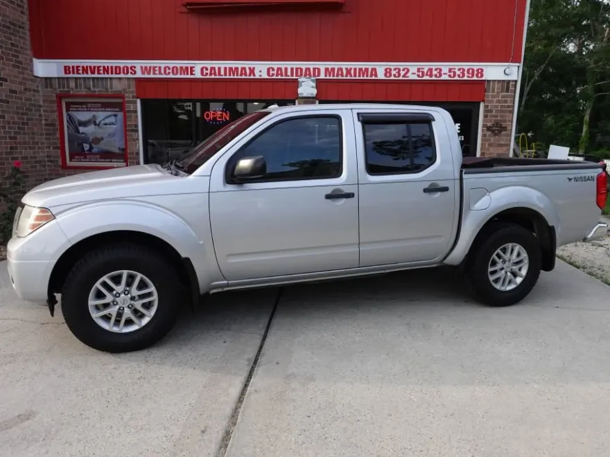 2016 Nissan Frontier SV photo 1