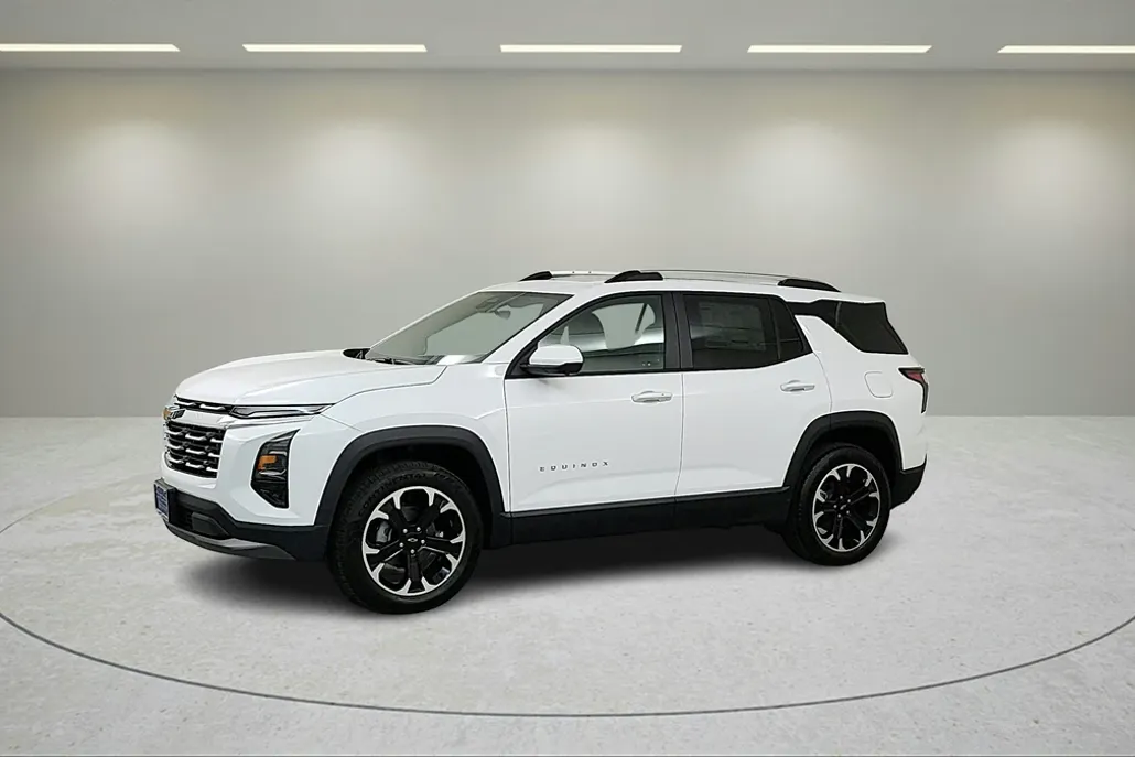 2025 Chevrolet Equinox LT photo 1