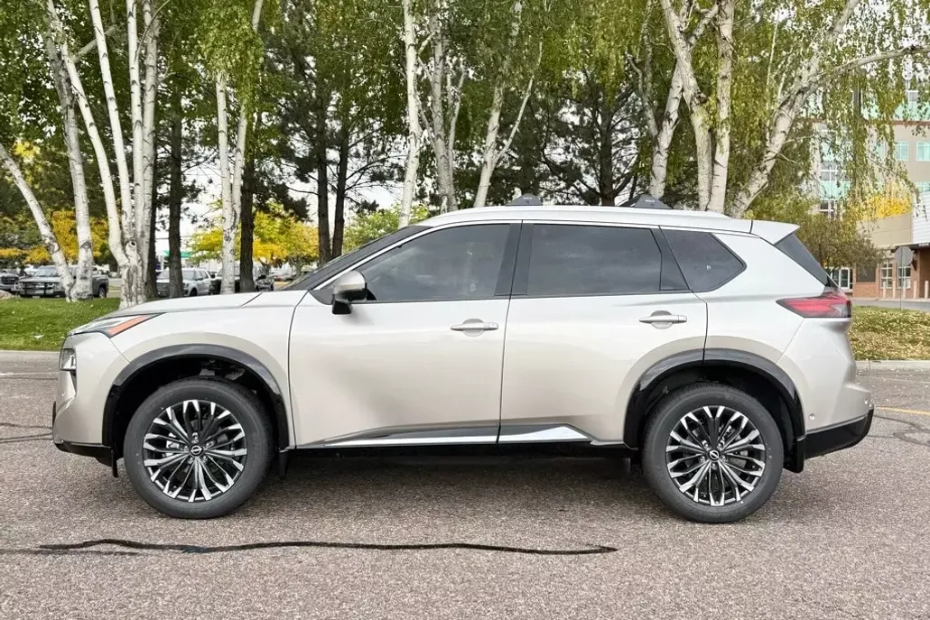 2026 Nissan Rogue Platinum photo 1