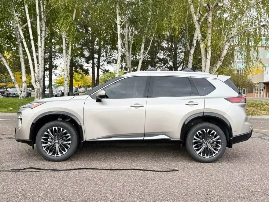 2026 Nissan Rogue Platinum photo 1