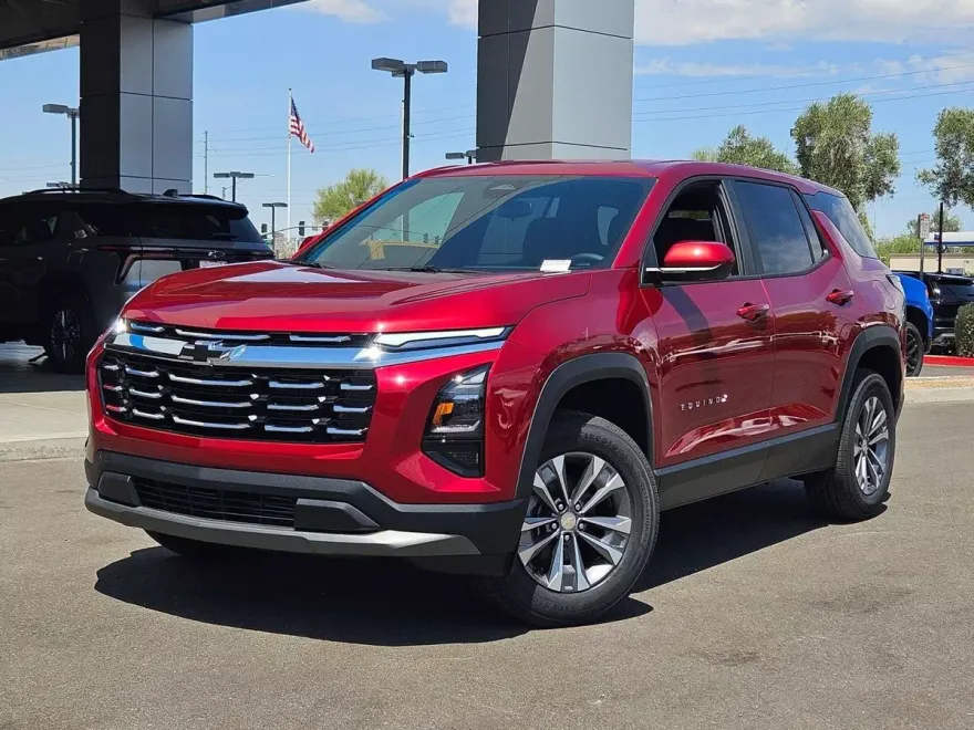 2026 Chevrolet Equinox LT photo 1