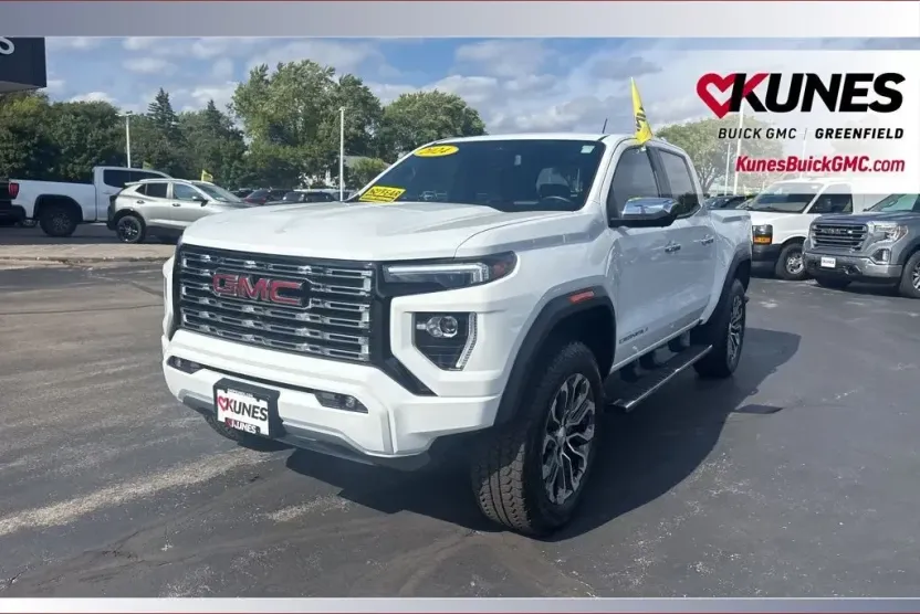 2024 Gmc Canyon Denali photo 1
