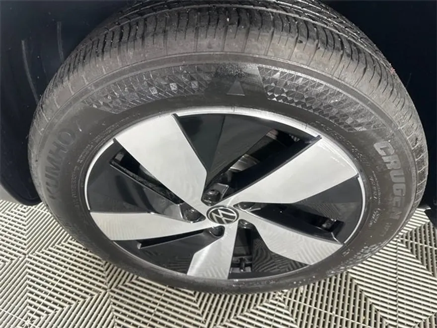 2024 Volkswagen Taos S photo 1