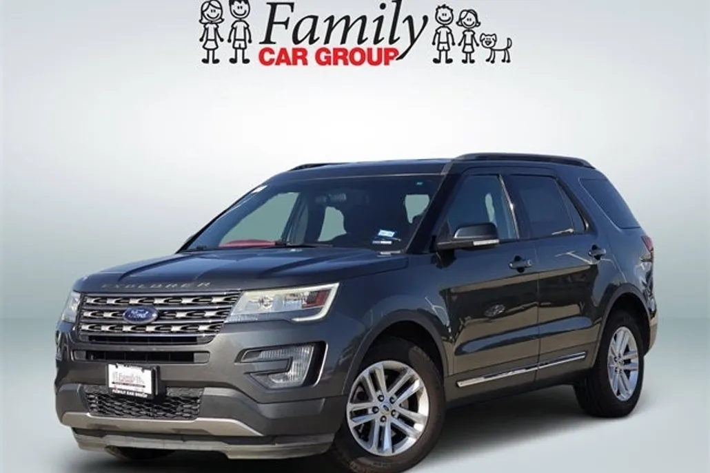 2017 Ford Explorer XLT photo 1