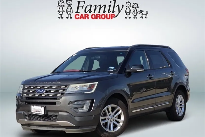 2017 Ford Explorer XLT photo 1