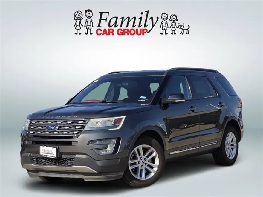 2017 Ford Explorer XLT photo 1