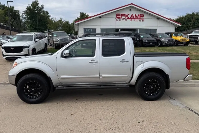 2012 Nissan Frontier SV Crew Cab photo 1
