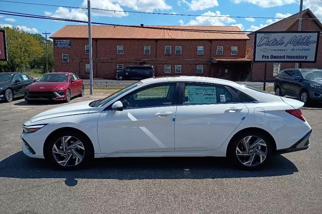2025 Hyundai Elantra Limited photo 1