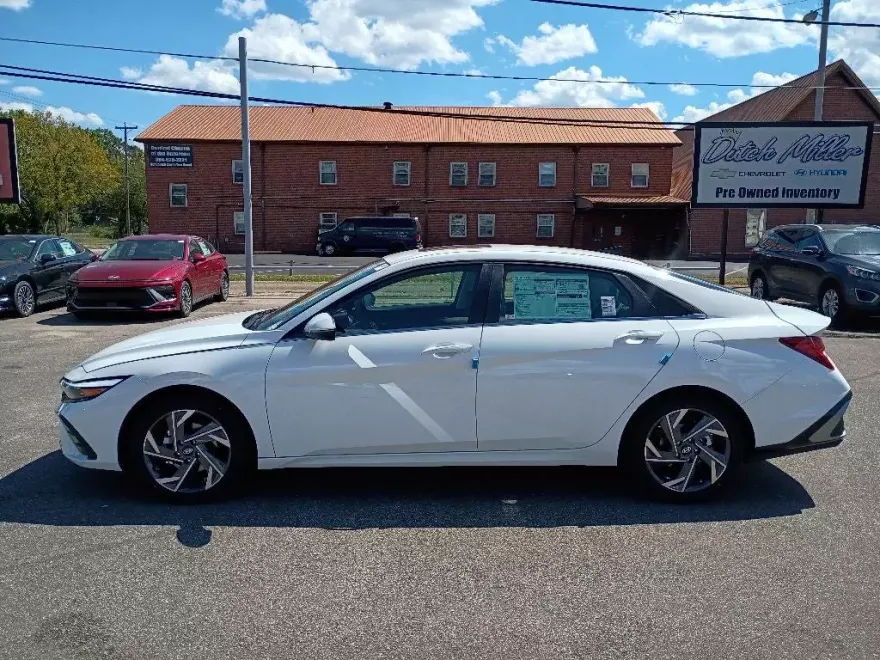 2025 Hyundai Elantra Limited photo 1