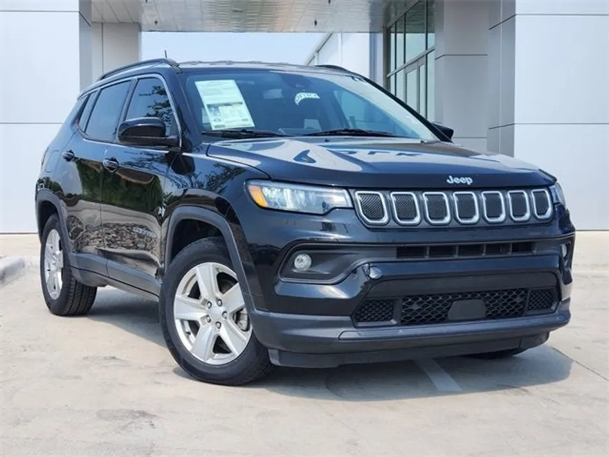 2022 Jeep Compass Latitude photo 1