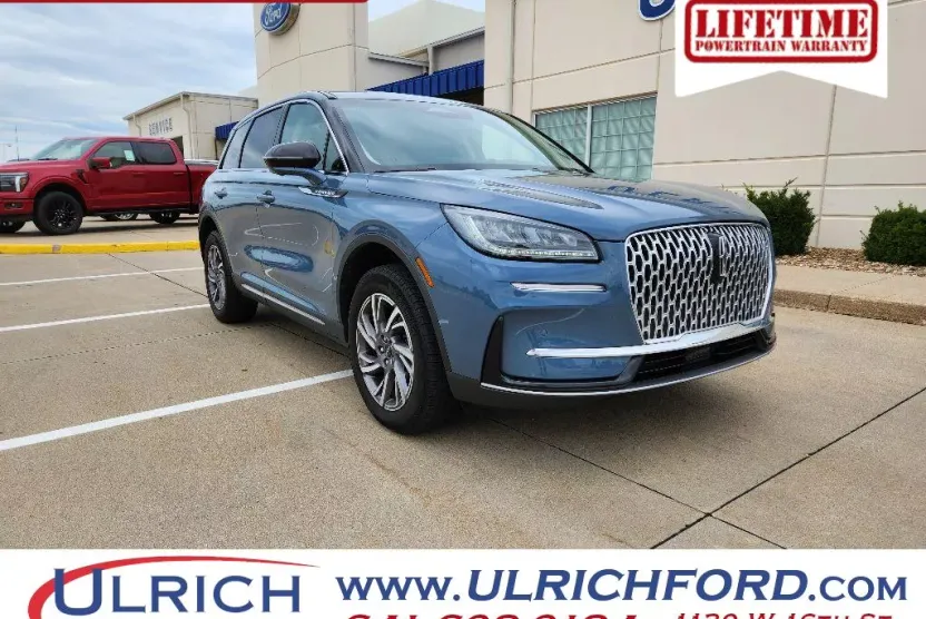 2023 Lincoln Corsair Standard photo 1