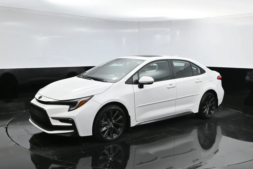2023 Toyota Corolla SE photo 1