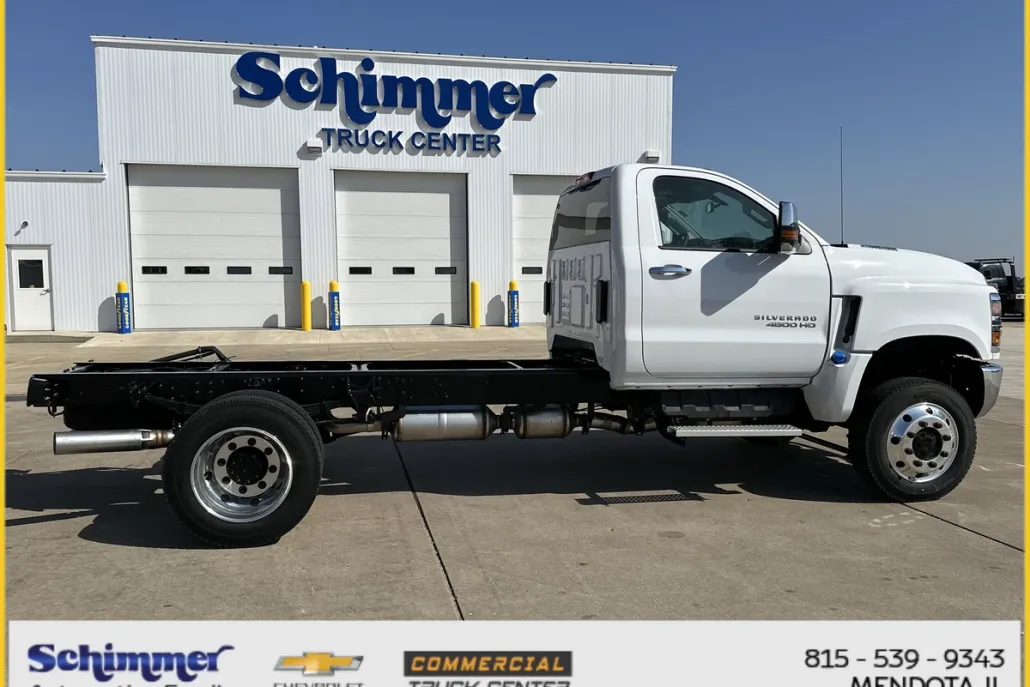 2024 Chevrolet Silverado 4500HD LT photo 1