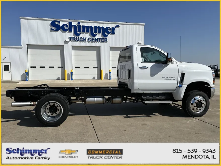 2024 Chevrolet Silverado 4500HD LT photo 1