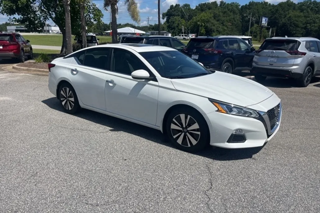 2022 Nissan Altima 2.5 SV photo 1