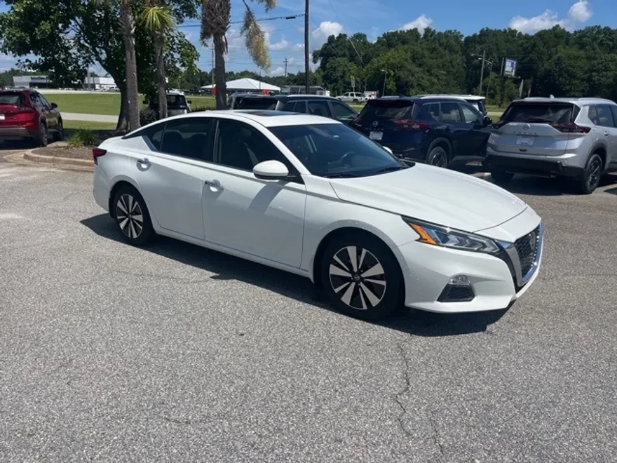 2022 Nissan Altima 2.5 SV photo 1