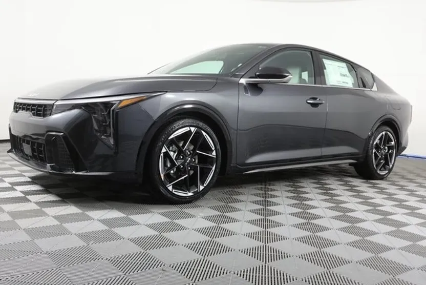 2025 Kia K4 GT-Line photo 1