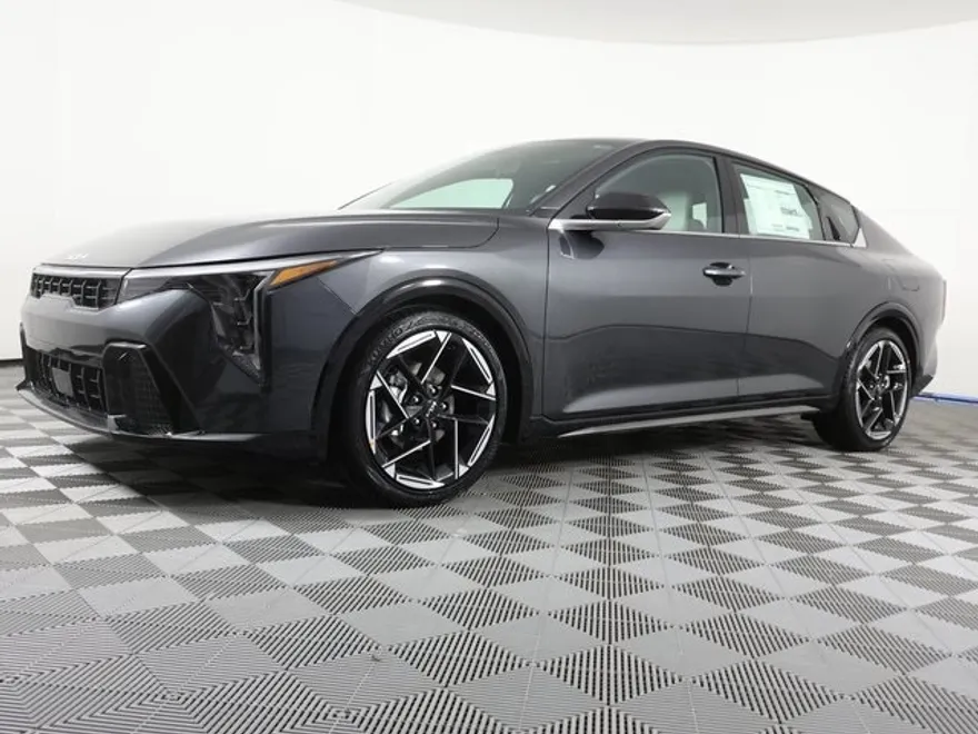 2025 Kia K4 GT-Line photo 1