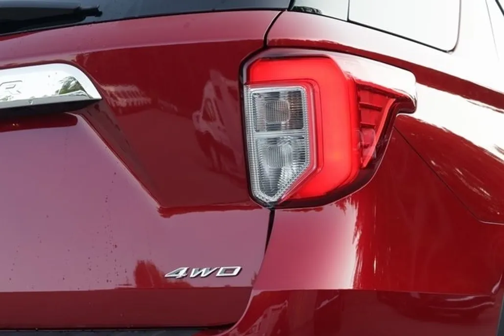 2022 Ford Explorer XLT photo 1