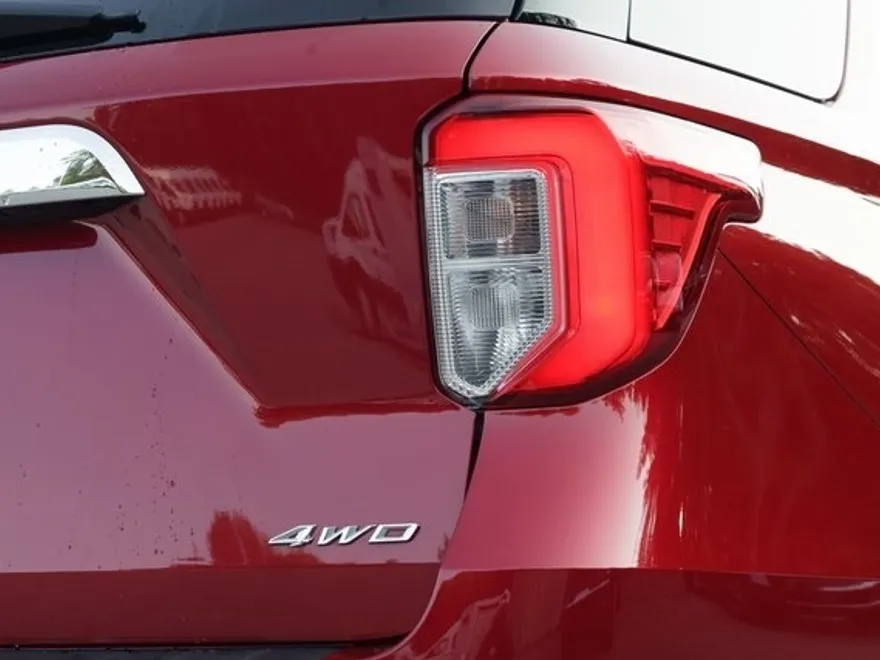 2022 Ford Explorer XLT photo 1